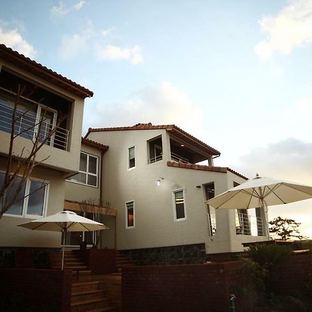 Jeju Lake Pension Exterior photo