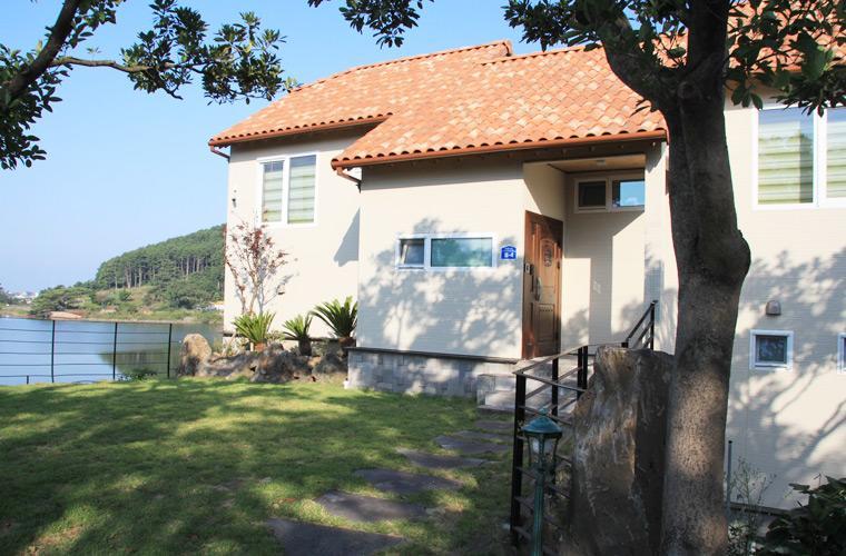 Jeju Lake Pension Exterior photo